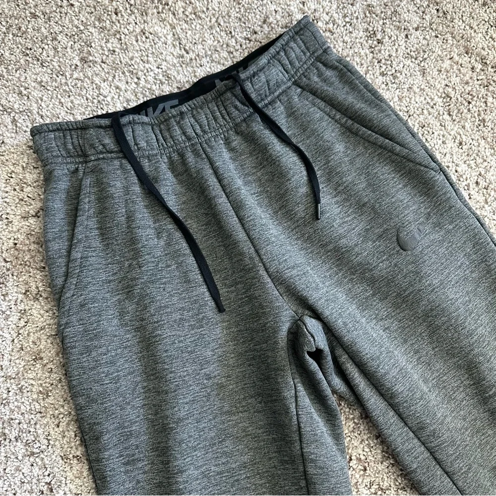 Nike Therma Training Pants Gray Sweatpants Mens Small Drawstring Comfort Pockets